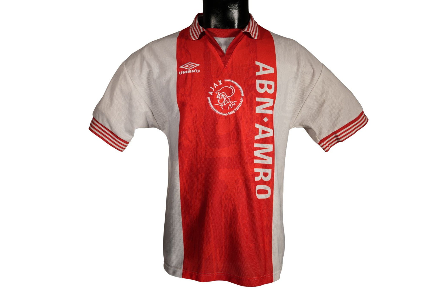 100% Originale Umbro Fußball Trikots bei Original Football Shop. Jetzt legendäre Umbro Fußball Trikots deiner Lieblings Clubs finden.