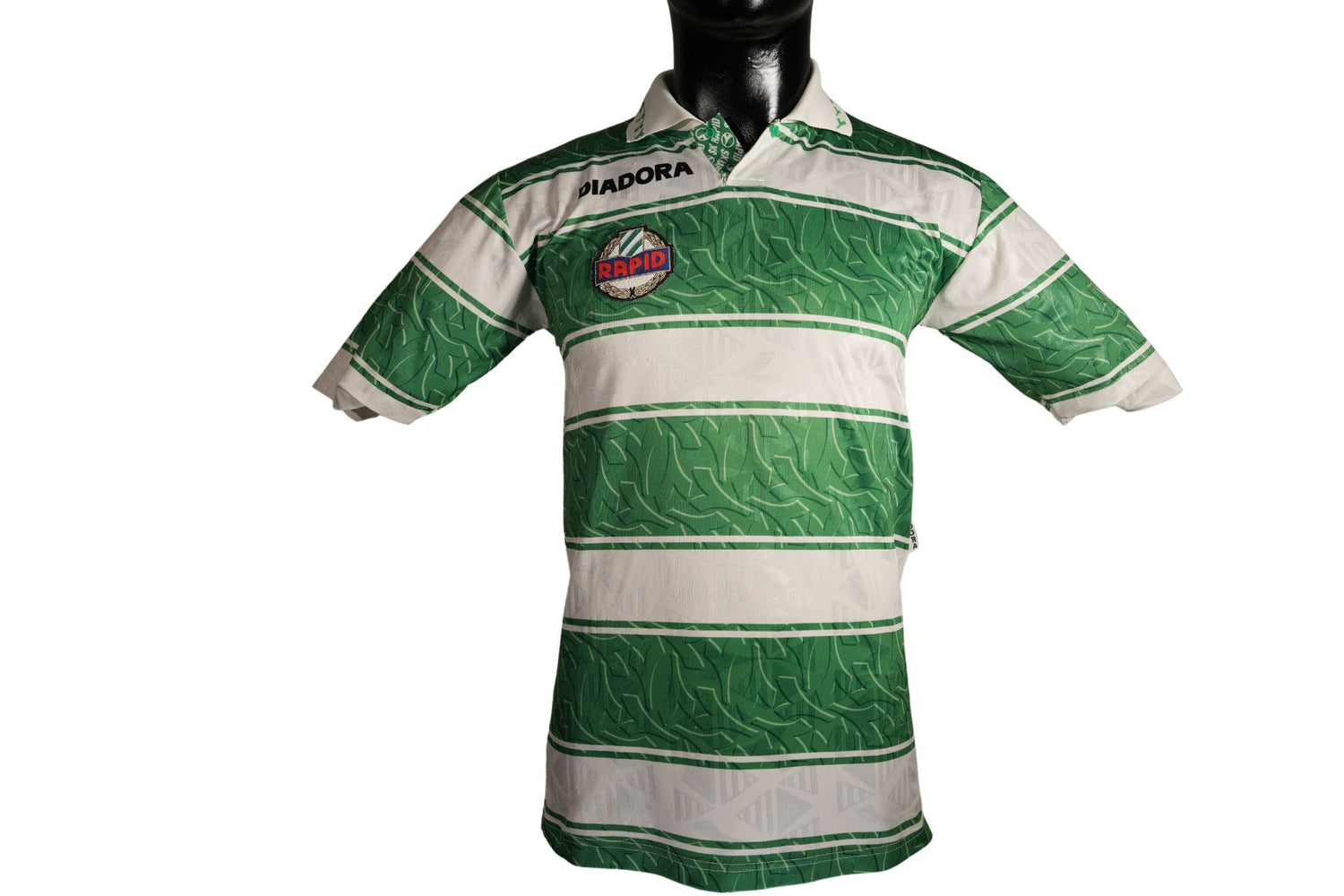 100% Originale Diadora Fußball Trikots bei Original Football Shop. Jetzt legendäre Diadora Fußball Trikots deiner Lieblings Vereine finden.